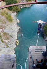 http://upload.wikimedia.org/wikipedia/en/thumb/6/65/Mombas_over_Kawarau_bridge_--Queenstown--.jpg/180px-Mombas_over_Kawarau_bridge_--Queenstown--.jpg